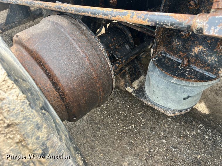 image for item EK8927 2003 Mack RD688SX roll-off container truck