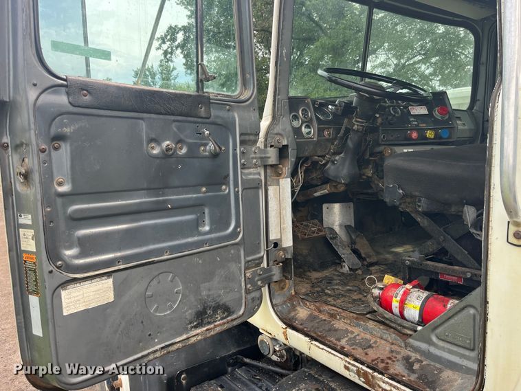 image for item EK8927 2003 Mack RD688SX roll-off container truck