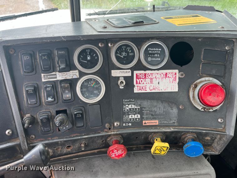 image for item EK8927 2003 Mack RD688SX roll-off container truck