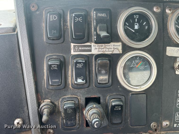 image for item EK8927 2003 Mack RD688SX roll-off container truck