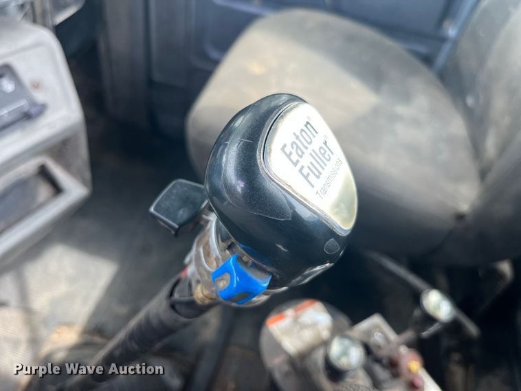 image for item EK8927 2003 Mack RD688SX roll-off container truck