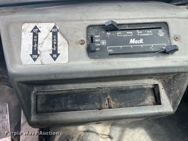 image for item EK8927 2003 Mack RD688SX roll-off container truck