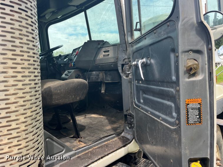 image for item EK8927 2003 Mack RD688SX roll-off container truck