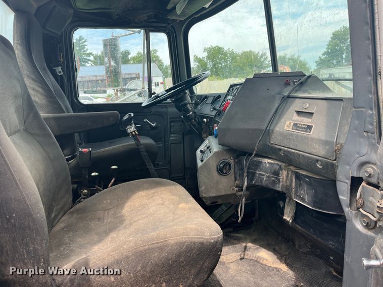 image for item EK8927 2003 Mack RD688SX roll-off container truck