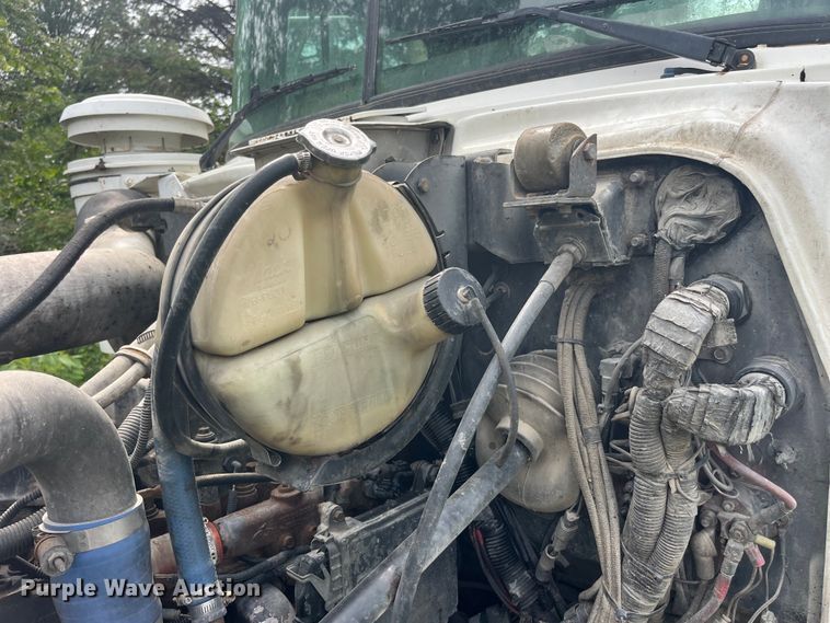 image for item EK8927 2003 Mack RD688SX roll-off container truck