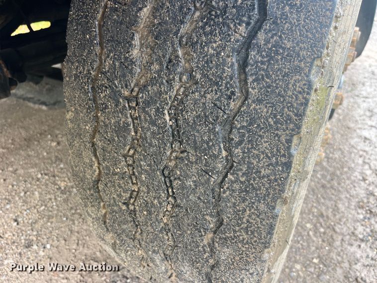 image for item EK8927 2003 Mack RD688SX roll-off container truck