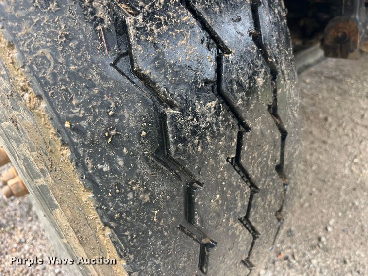 image for item EK8927 2003 Mack RD688SX roll-off container truck