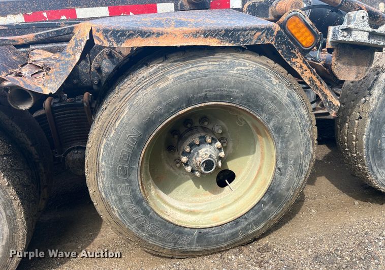 image for item EK8927 2003 Mack RD688SX roll-off container truck