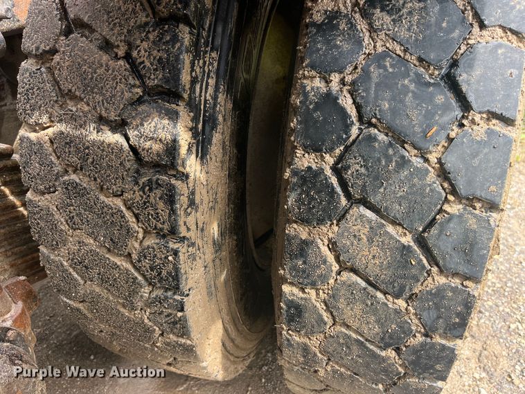 image for item EK8927 2003 Mack RD688SX roll-off container truck