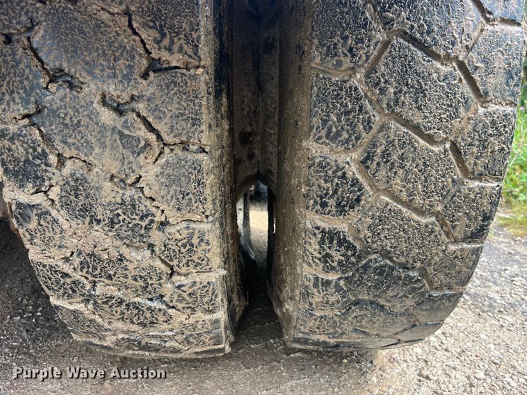 image for item EK8927 2003 Mack RD688SX roll-off container truck