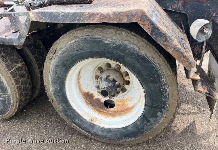 image for item EK8927 2003 Mack RD688SX roll-off container truck