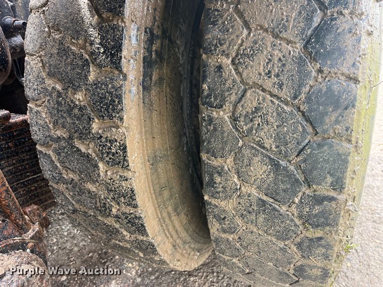 image for item EK8927 2003 Mack RD688SX roll-off container truck