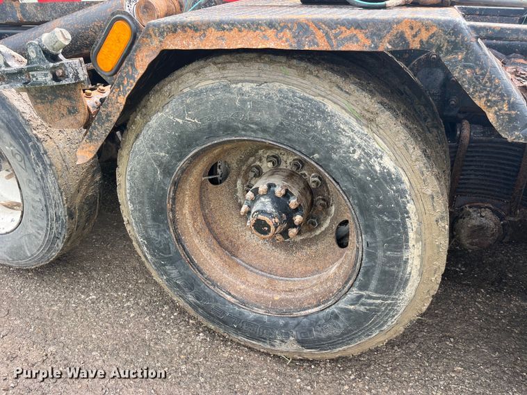 image for item EK8927 2003 Mack RD688SX roll-off container truck