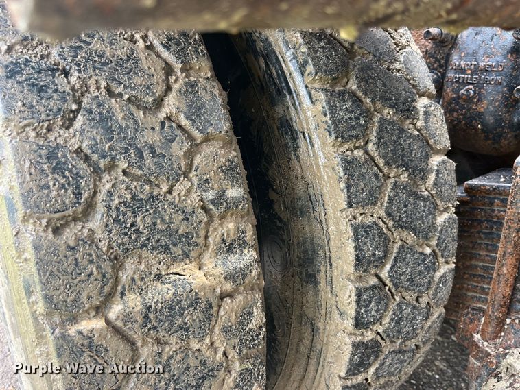 image for item EK8927 2003 Mack RD688SX roll-off container truck