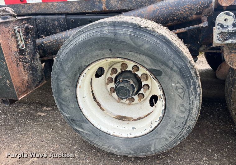 image for item EK8927 2003 Mack RD688SX roll-off container truck