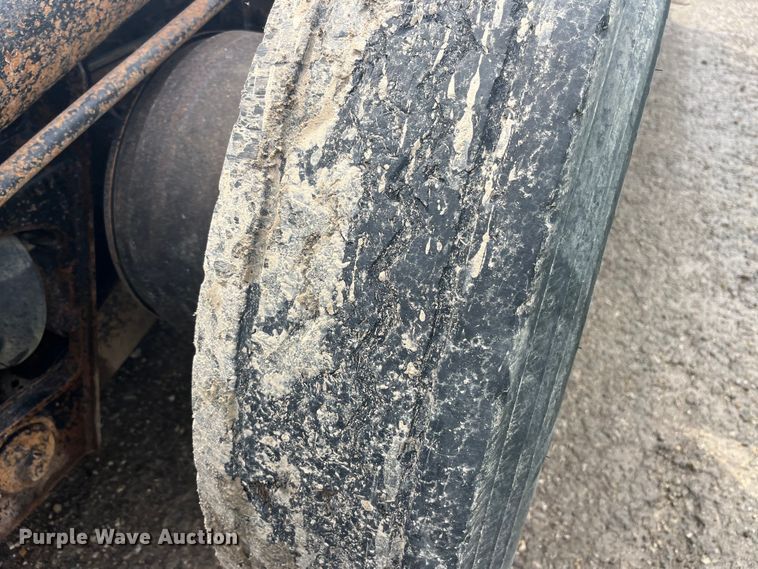 image for item EK8927 2003 Mack RD688SX roll-off container truck