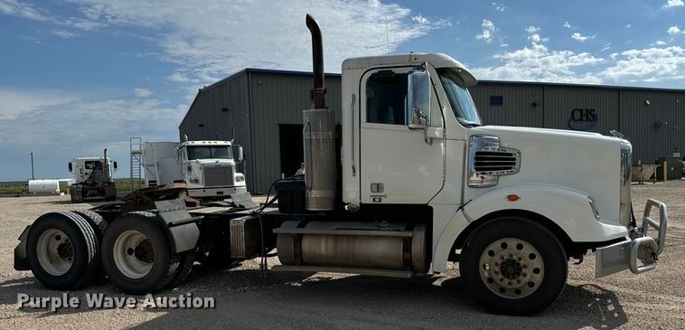 image for item LF9994 2013 Freightliner Coronado 122 semi truck