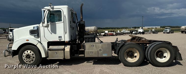 image for item LF9994 2013 Freightliner Coronado 122 semi truck