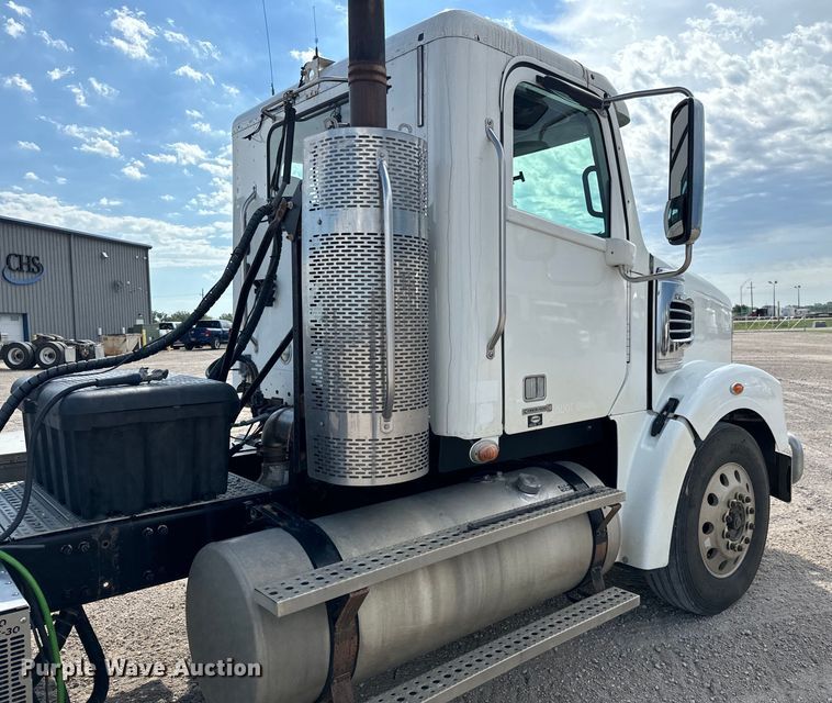 image for item LF9994 2013 Freightliner Coronado 122 semi truck