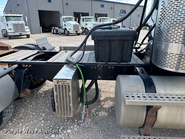 image for item LF9994 2013 Freightliner Coronado 122 semi truck