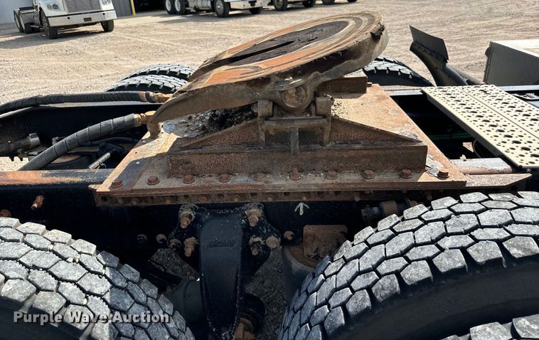 image for item LF9994 2013 Freightliner Coronado 122 semi truck