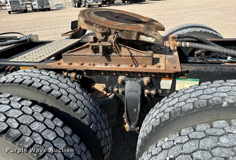 image for item LF9994 2013 Freightliner Coronado 122 semi truck