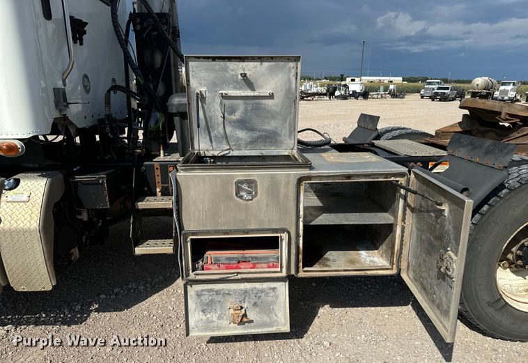 image for item LF9994 2013 Freightliner Coronado 122 semi truck