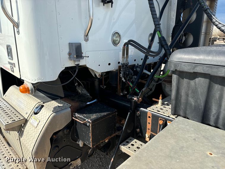 image for item LF9994 2013 Freightliner Coronado 122 semi truck