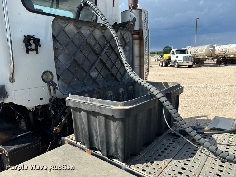 image for item LF9994 2013 Freightliner Coronado 122 semi truck