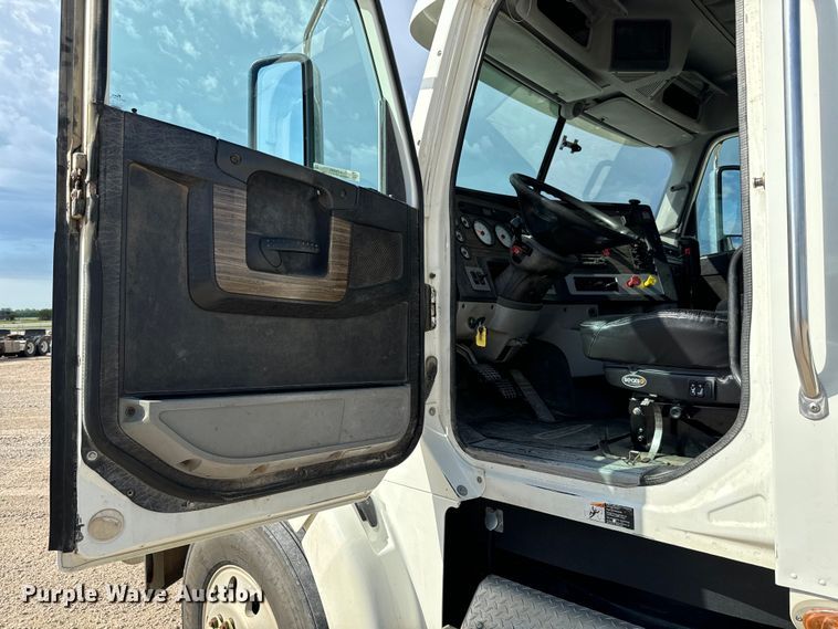 image for item LF9994 2013 Freightliner Coronado 122 semi truck