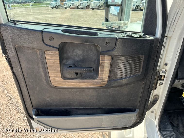 image for item LF9994 2013 Freightliner Coronado 122 semi truck