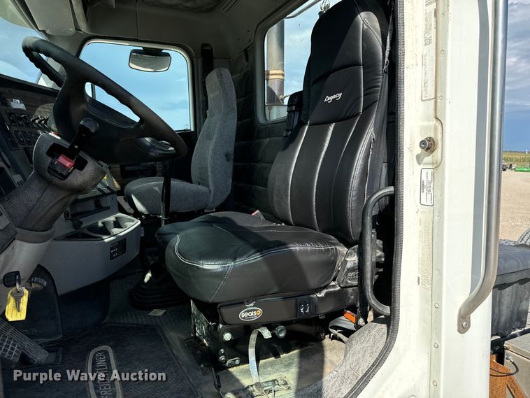 image for item LF9994 2013 Freightliner Coronado 122 semi truck