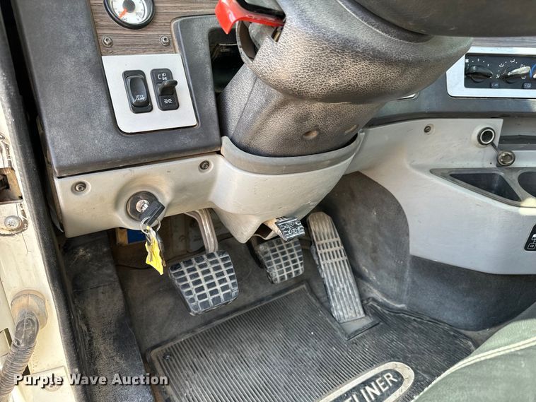 image for item LF9994 2013 Freightliner Coronado 122 semi truck