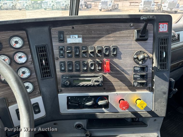 image for item LF9994 2013 Freightliner Coronado 122 semi truck