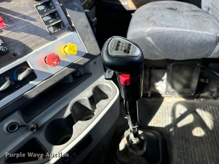 image for item LF9994 2013 Freightliner Coronado 122 semi truck