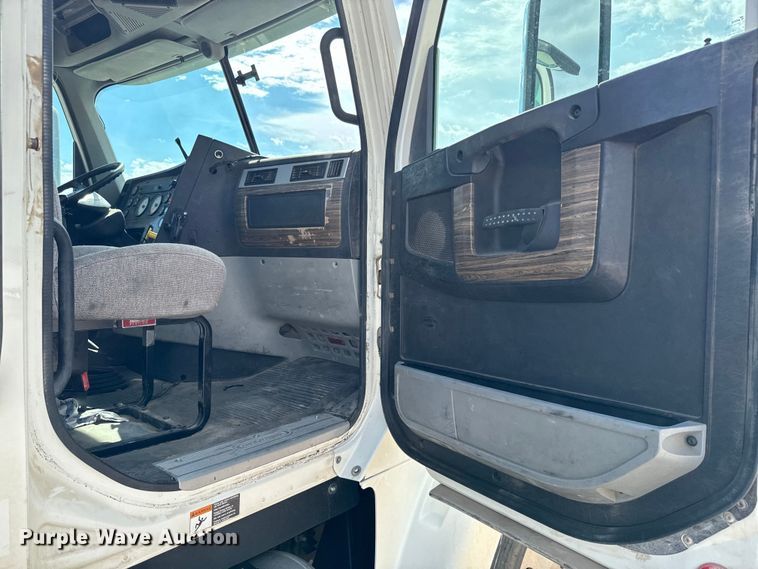 image for item LF9994 2013 Freightliner Coronado 122 semi truck