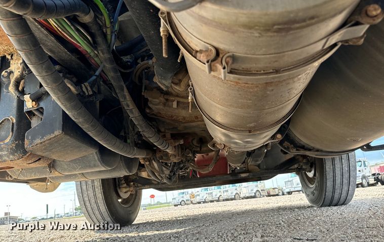 image for item LF9994 2013 Freightliner Coronado 122 semi truck