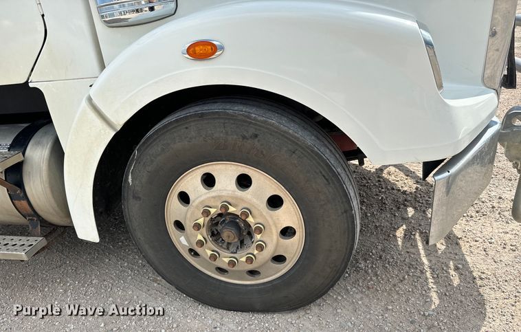 image for item LF9994 2013 Freightliner Coronado 122 semi truck