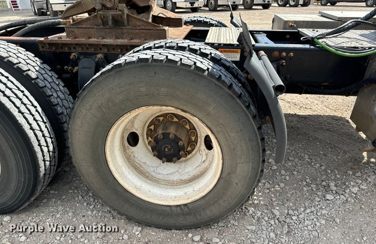 image for item LF9994 2013 Freightliner Coronado 122 semi truck