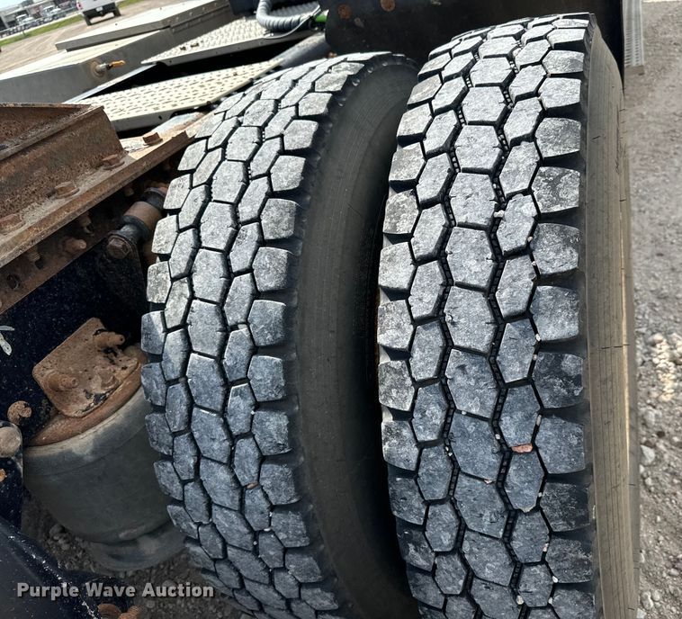 image for item LF9994 2013 Freightliner Coronado 122 semi truck