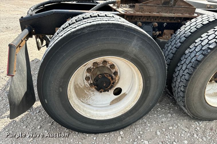 image for item LF9994 2013 Freightliner Coronado 122 semi truck