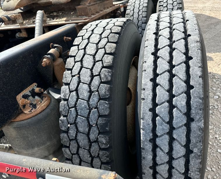 image for item LF9994 2013 Freightliner Coronado 122 semi truck