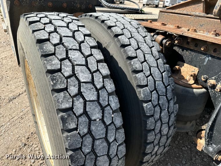 image for item LF9994 2013 Freightliner Coronado 122 semi truck