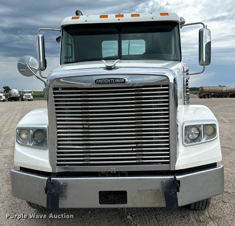 image for item LF9995 2013 Freightliner Coronado 122 semi truck