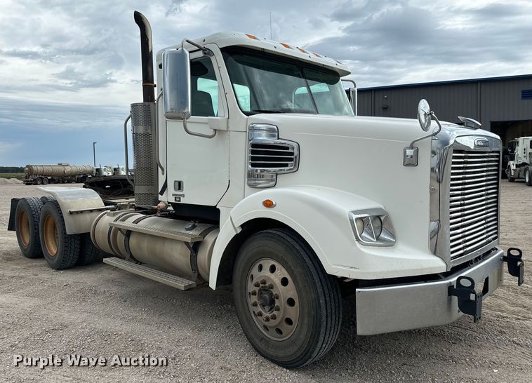 image for item LF9995 2013 Freightliner Coronado 122 semi truck