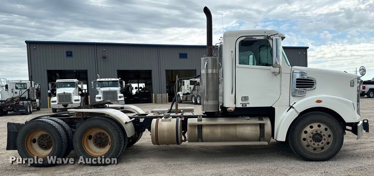 image for item LF9995 2013 Freightliner Coronado 122 semi truck