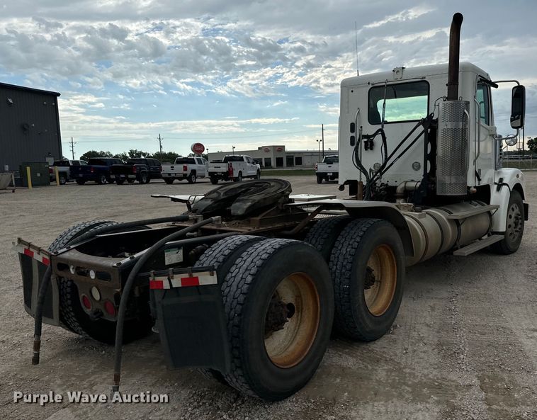 image for item LF9995 2013 Freightliner Coronado 122 semi truck