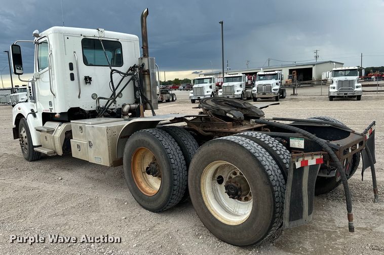 image for item LF9995 2013 Freightliner Coronado 122 semi truck
