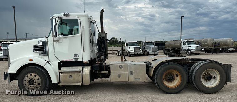 image for item LF9995 2013 Freightliner Coronado 122 semi truck