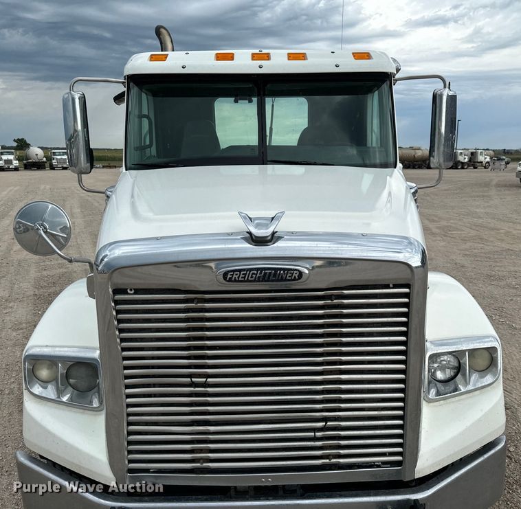 image for item LF9995 2013 Freightliner Coronado 122 semi truck